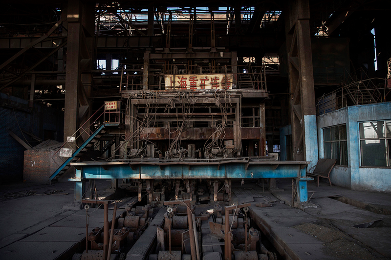 Illustration for article titled Haunting Photos From an Abandoned Steel Mill in China